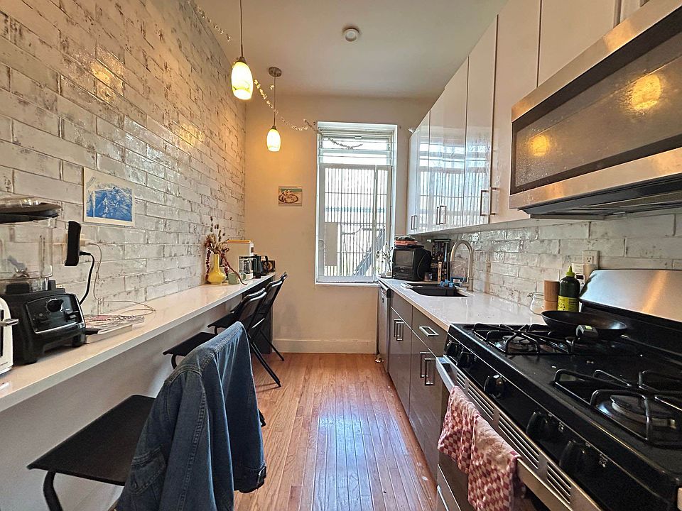 1st image of 901 Saint Johns Pl #1C