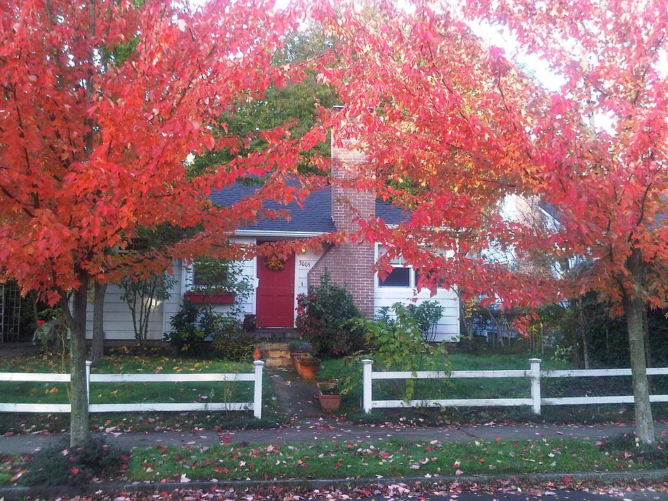 Front of house in the fall