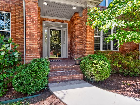 5th image of 2228 Barnwell Ln