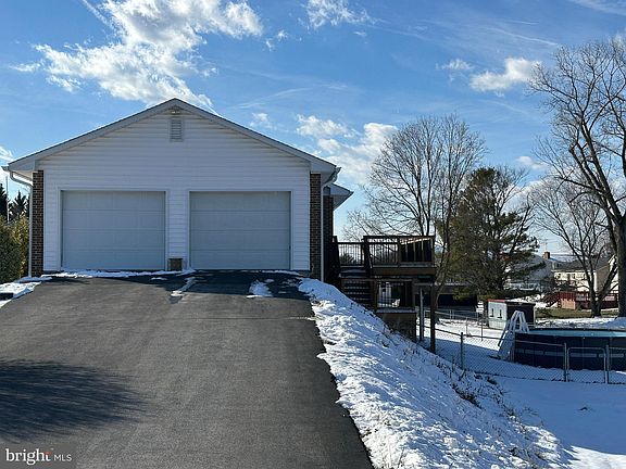 2nd image of 108 Kern Cir