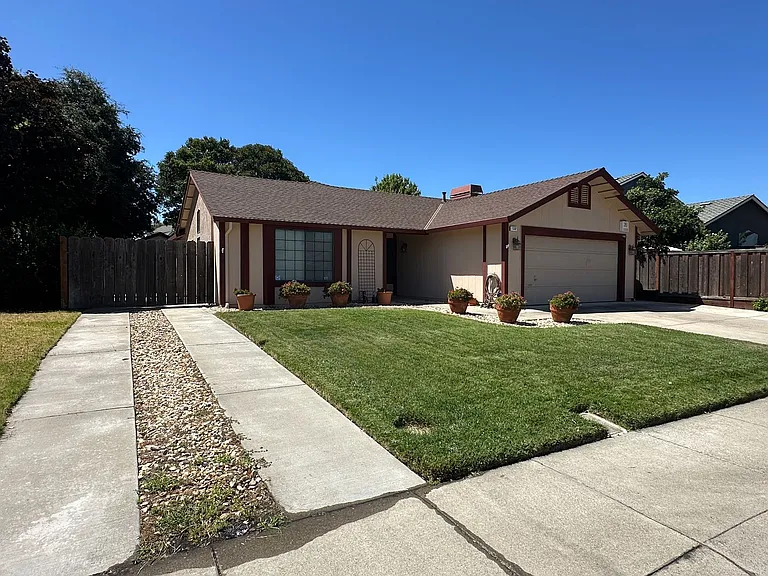 1532 Wawona St — Photo 2