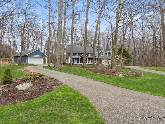 3rd image of 2416 Pebblebrook Dr SE