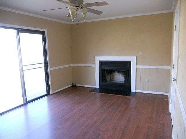 2nd image of 933 Chartwell Dr