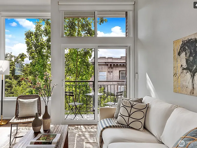410 13th Ave E #Penthouse 3 — Photo 6