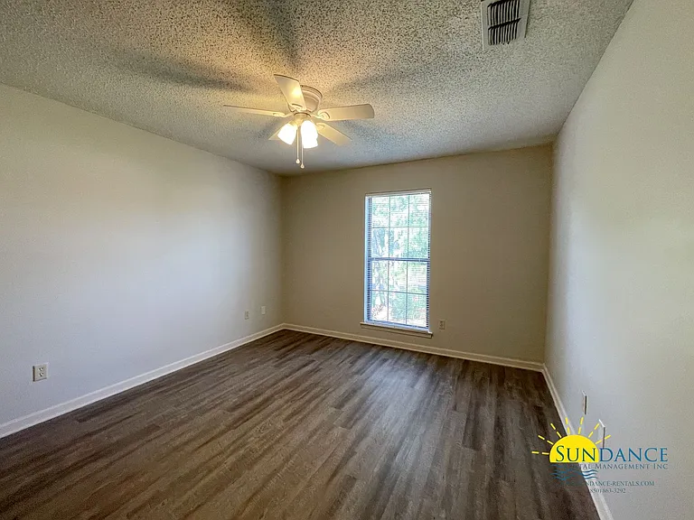 221 Shalimar Dr — Photo 20