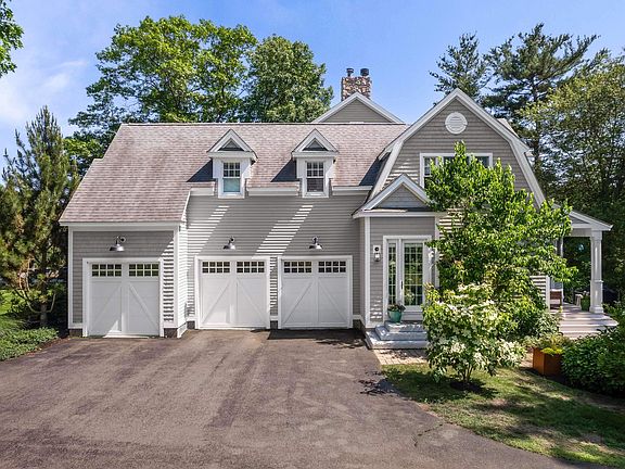 3rd image of 21 Jeffrey Drive