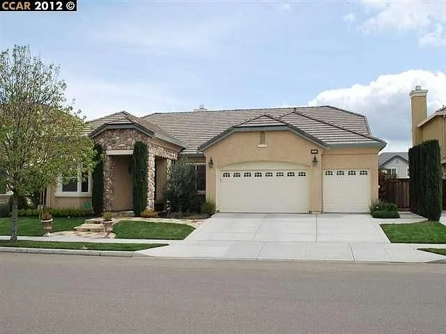 1538 Rampart Way photo 1