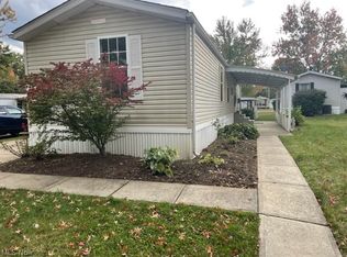 27 Sunrise Blvd, Olmsted Falls, OH 44138
