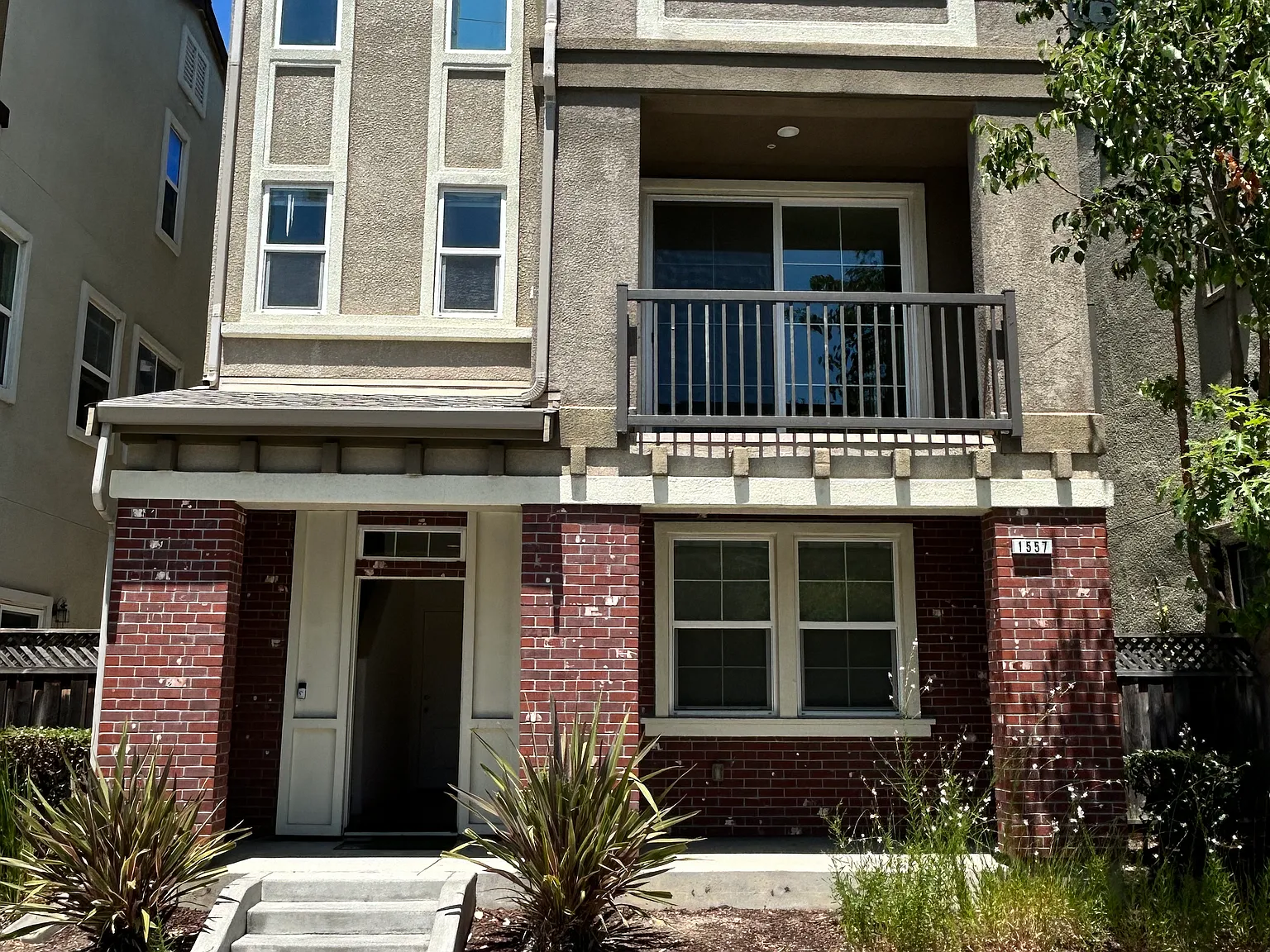 4 bed, 3.5 bath, 1955 sqft, $5,350 — Photo 1