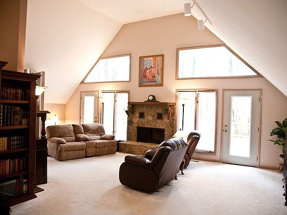 4th image of 9665 Farm Brook Ln