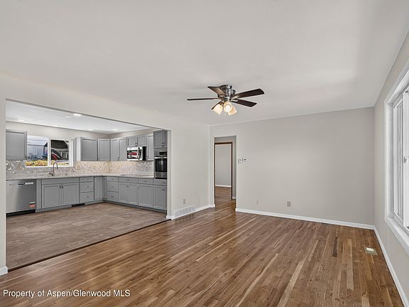 5th image of 430 E 10th St