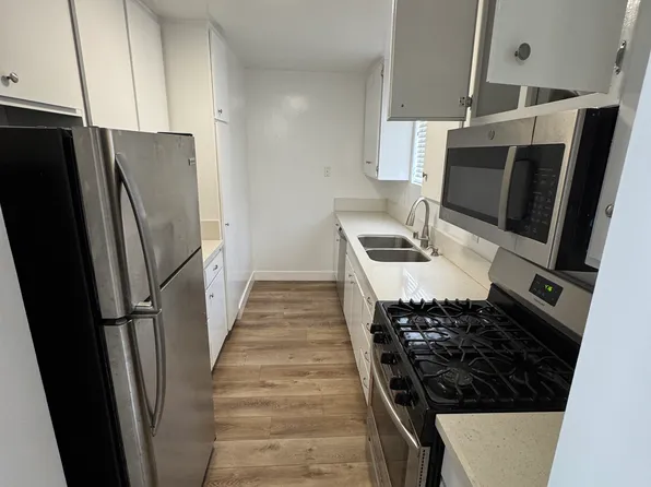 Regency West, 938 3rd St #308, Santa Monica, CA 90403