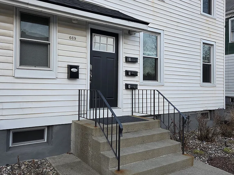669 Pawling Ave #3 — Photo 2