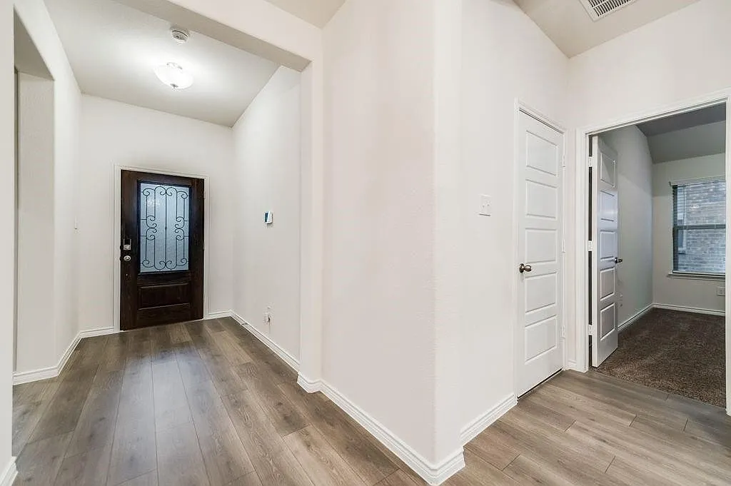 4 bed, 2036 sqft, $2,750 — Photo 2
