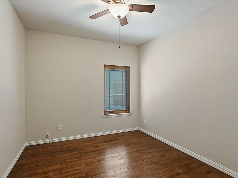 11708 Beach St — Photo 5