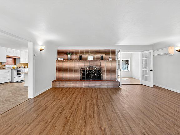 4th image of 1537 Cloverlawn Dr