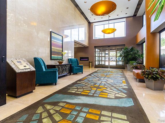 4th image of 300 W Jefferson Ave #26