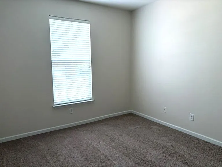 1107 Montreux Dr — Photo 8