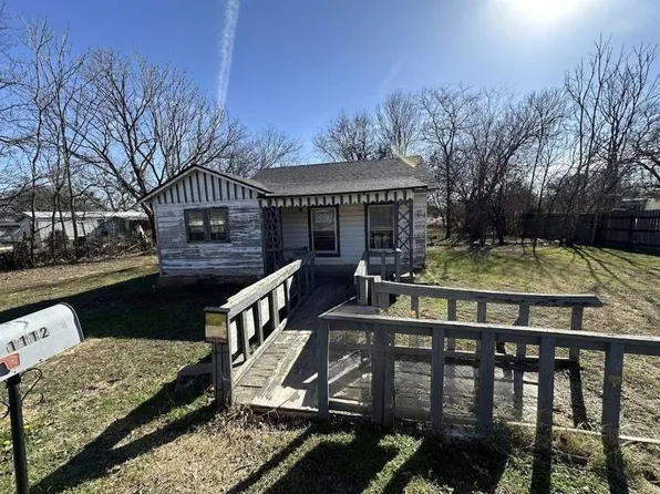 1112 N Austin St, Comanche, TX 76442