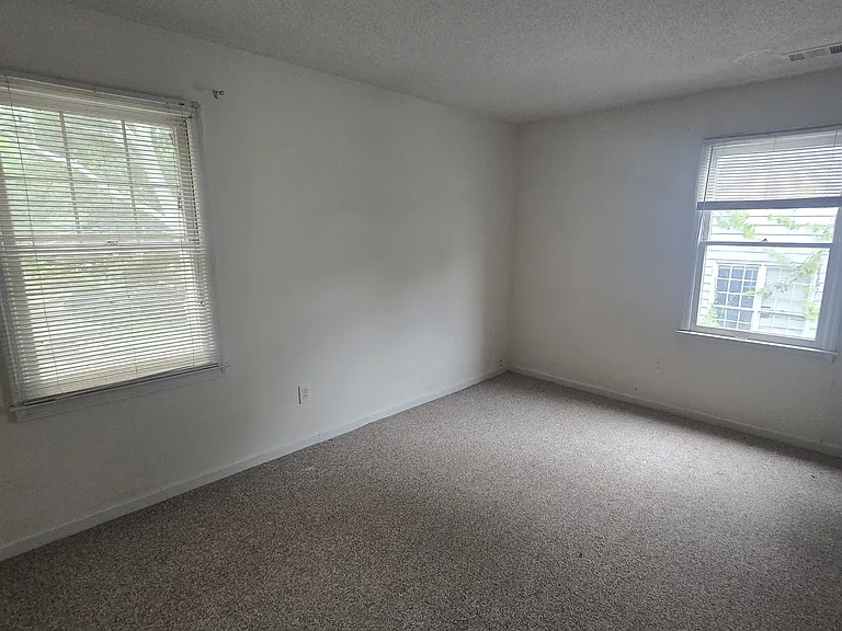 3490 Runnymeade Dr — Photo 12