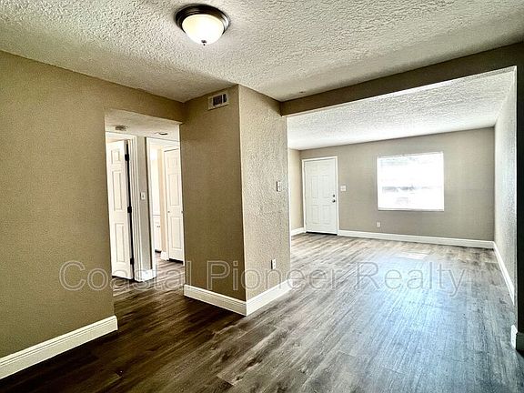 5th image of 10104 N Aster Ave