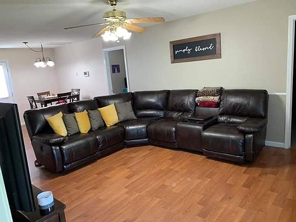 3rd image of 107 Lorien Cir