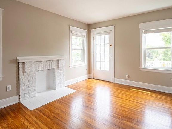 3rd image of 1279 Grace Ave
