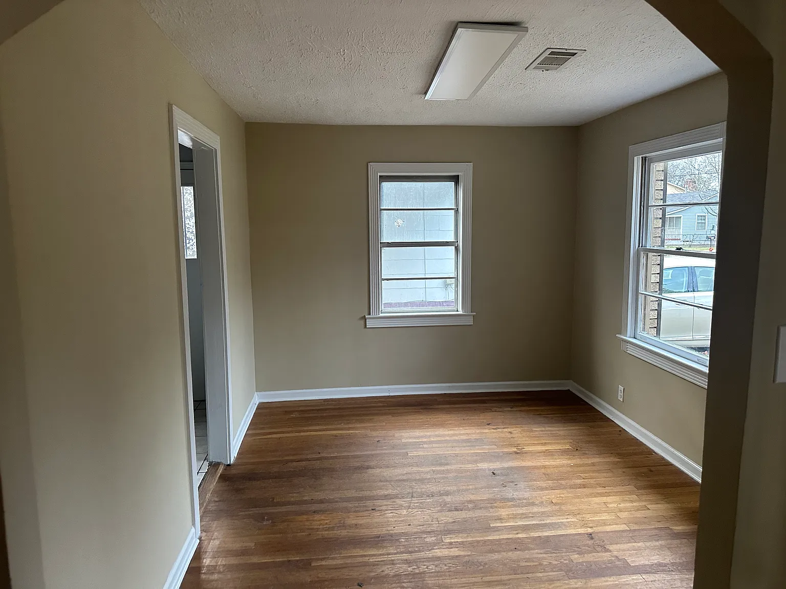 3019 Short 19th St — Photo 4