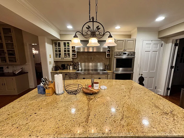 906 Crescent Cir — Photo 24
