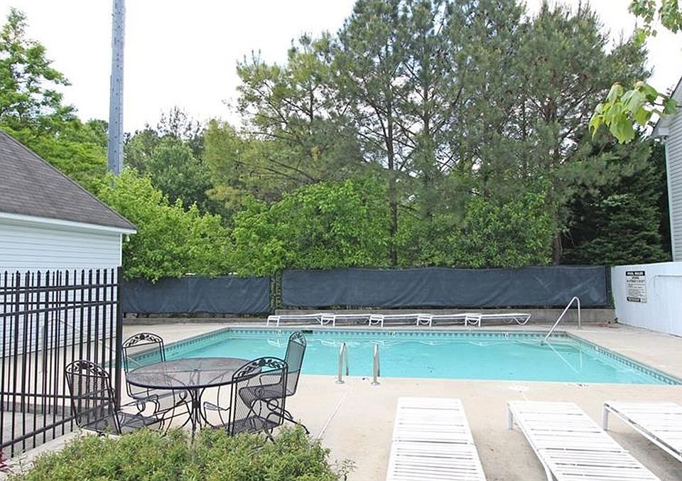 2nd image of 784 Gardenside Cir SE