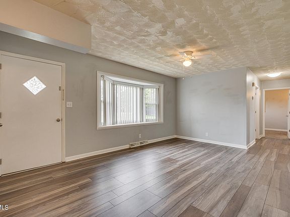 5th image of 1702 Knoll Dr