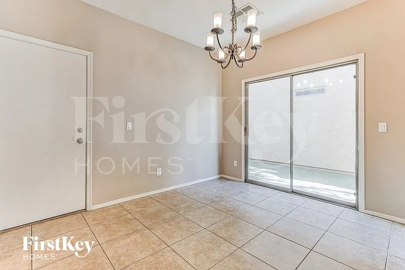 3 bed, 2.5 bath, 1564 sqft, $2,355 — Photo 4