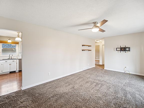 3rd image of 904 W Broadway St
