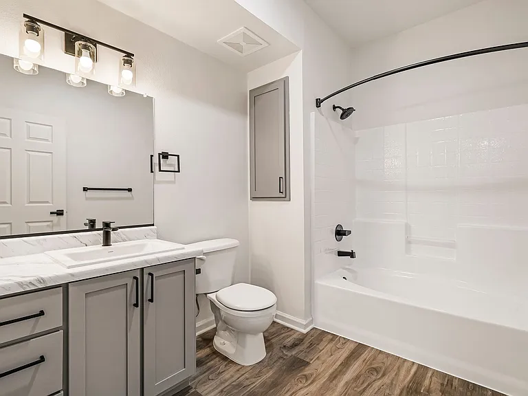 Sterling Oaks Luxury Apartments — Photo 80