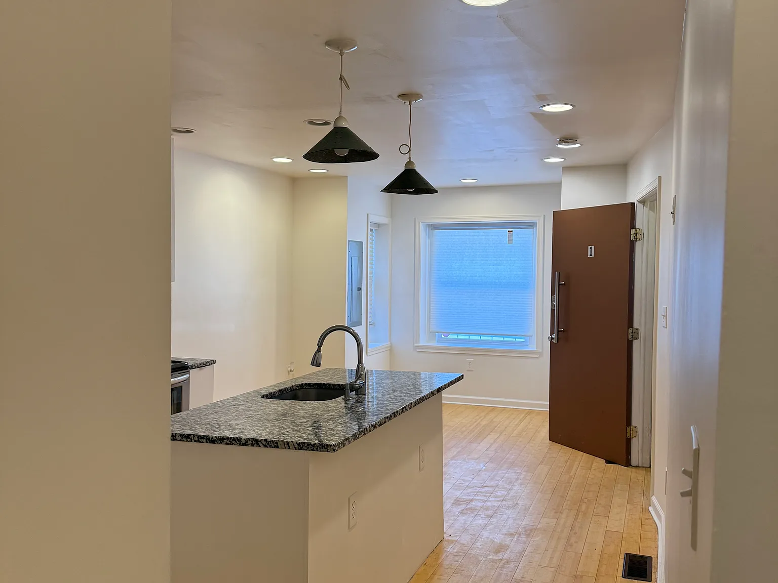 3 bed, 1350 sqft, $4,600 — Photo 3