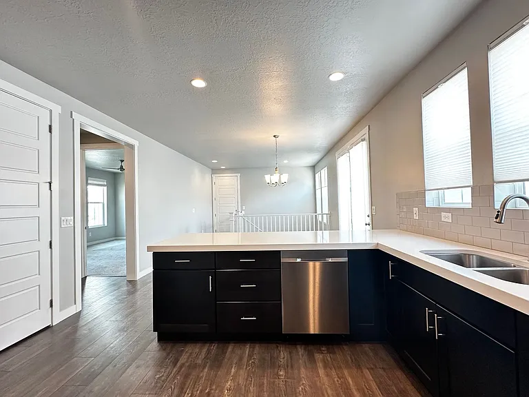 5042 W Willow Way — Photo 10