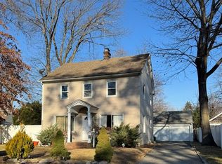 187 Castle Ave, Westbury, NY 11590