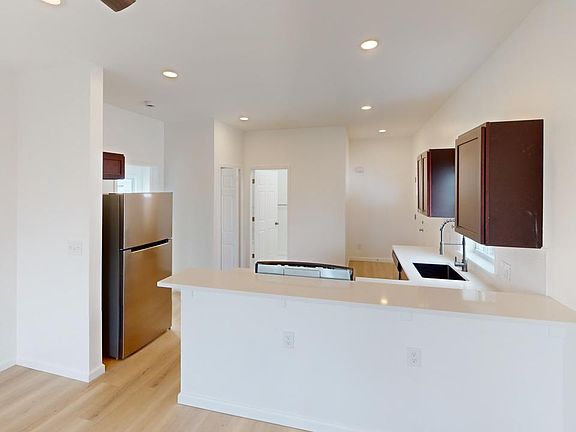 4th image of 22 Clifton St Floor 2