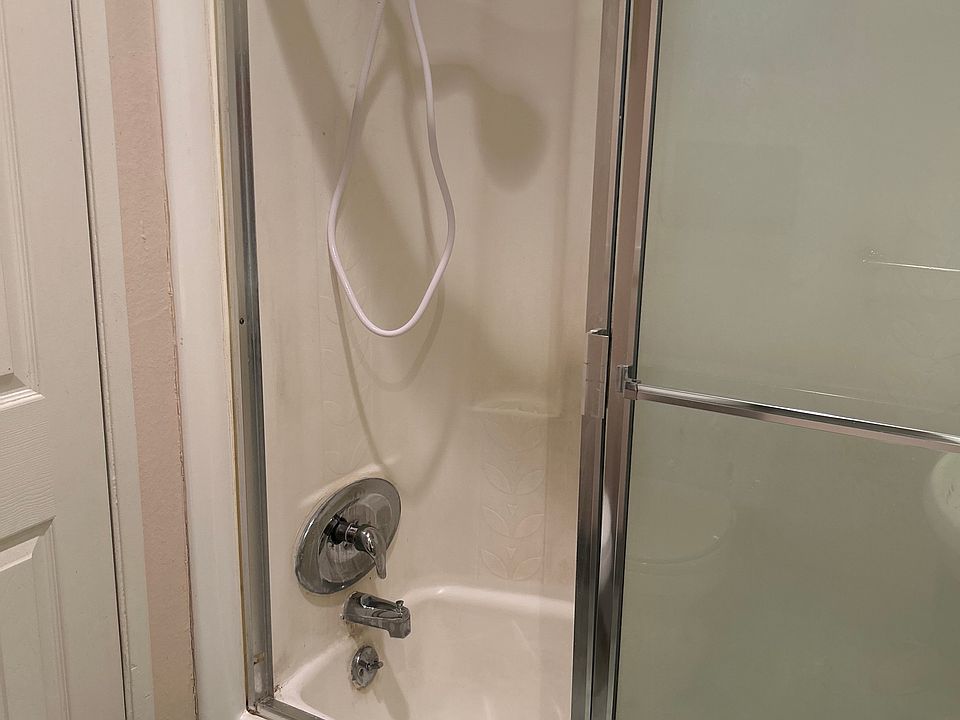 1st image of 5414 Newcastle Ave APT 44