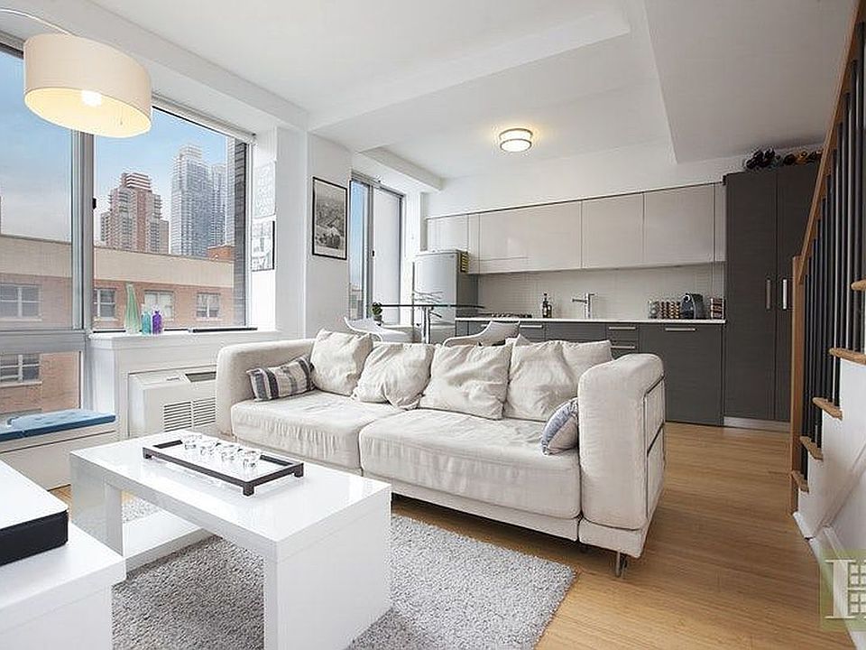 1st image of 505 W 47th St #Ph1s