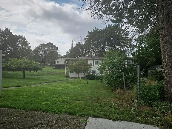 2nd image of 1015 Webster St