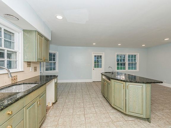 4th image of 512 Landing Ave