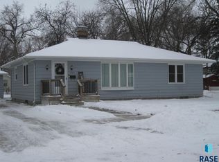 707 E 6th St, Dell Rapids, SD 57022