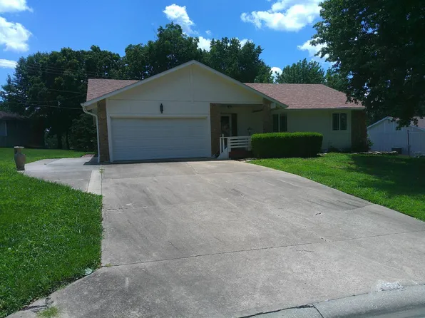 1423 N Walnut Rd E, Iola, KS 66749