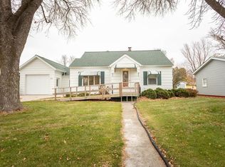 304 1st St E, Chokio, MN 56221