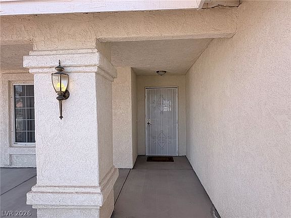 4th image of 2031 S Blagg Rd