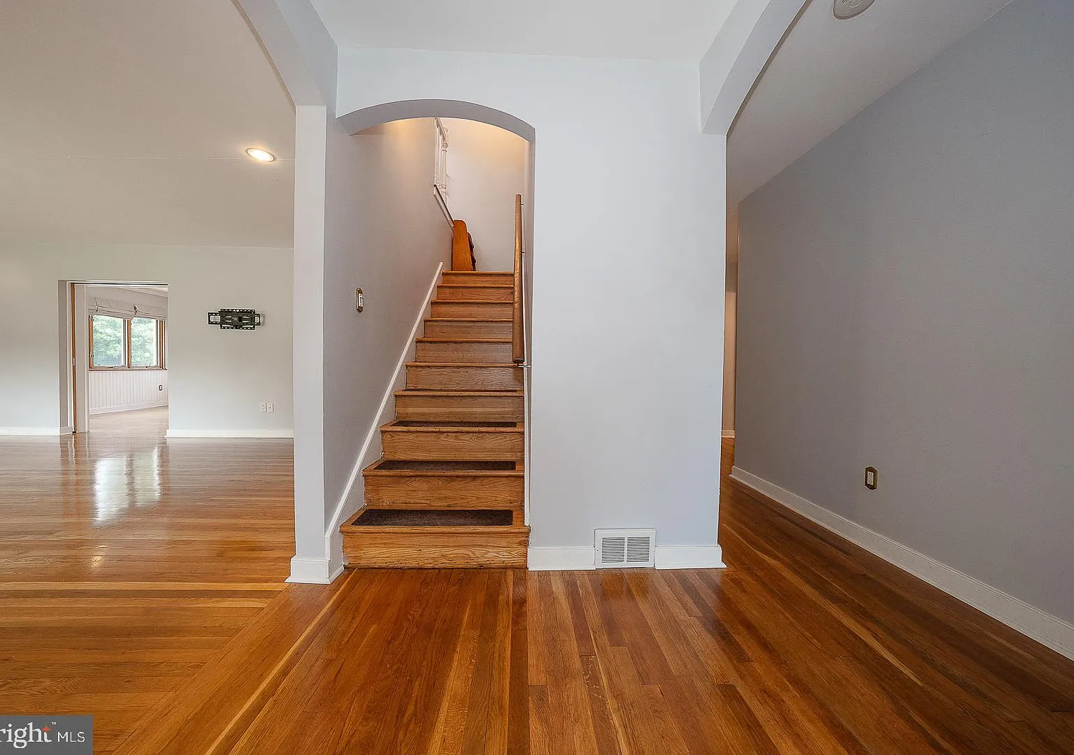 4 bed, 2349 sqft, $3,750 — Photo 4