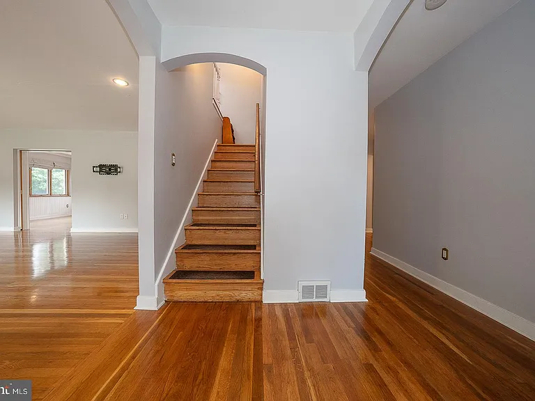 353 S Old Middletown Rd — Photo 4