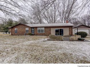 18554 Sunny Acres Rd, Petersburg, IL 62675