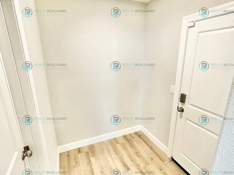 1815 Dark Horse Rd #B — Photo 29